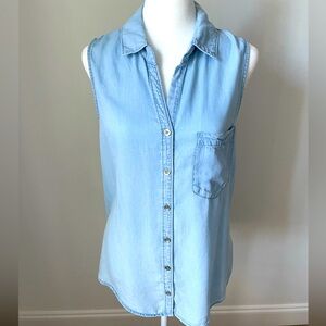 Molly Green sleeveless button down - Size L